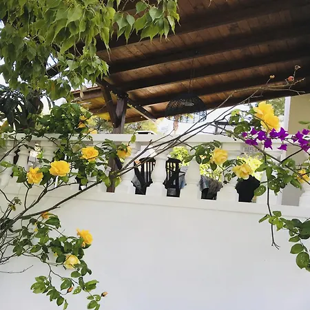 Les Moreres De Sitges, Mediterranean-style Family Escape Villa *